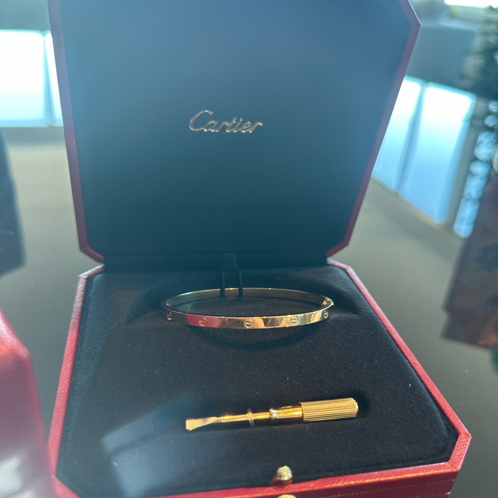 Cartier Love Bracelet, 18k Yellow Gold, 17CM - Picture 2 of 8